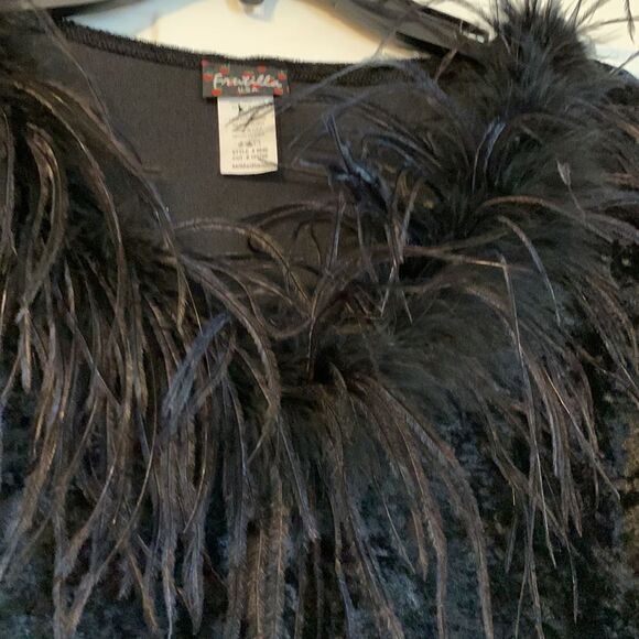 FRUTILLA size medium top with feather/fur neckline - Picture 3 of 6